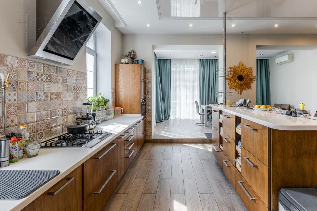 3-этажный таунхаус 286 м² с отделкой