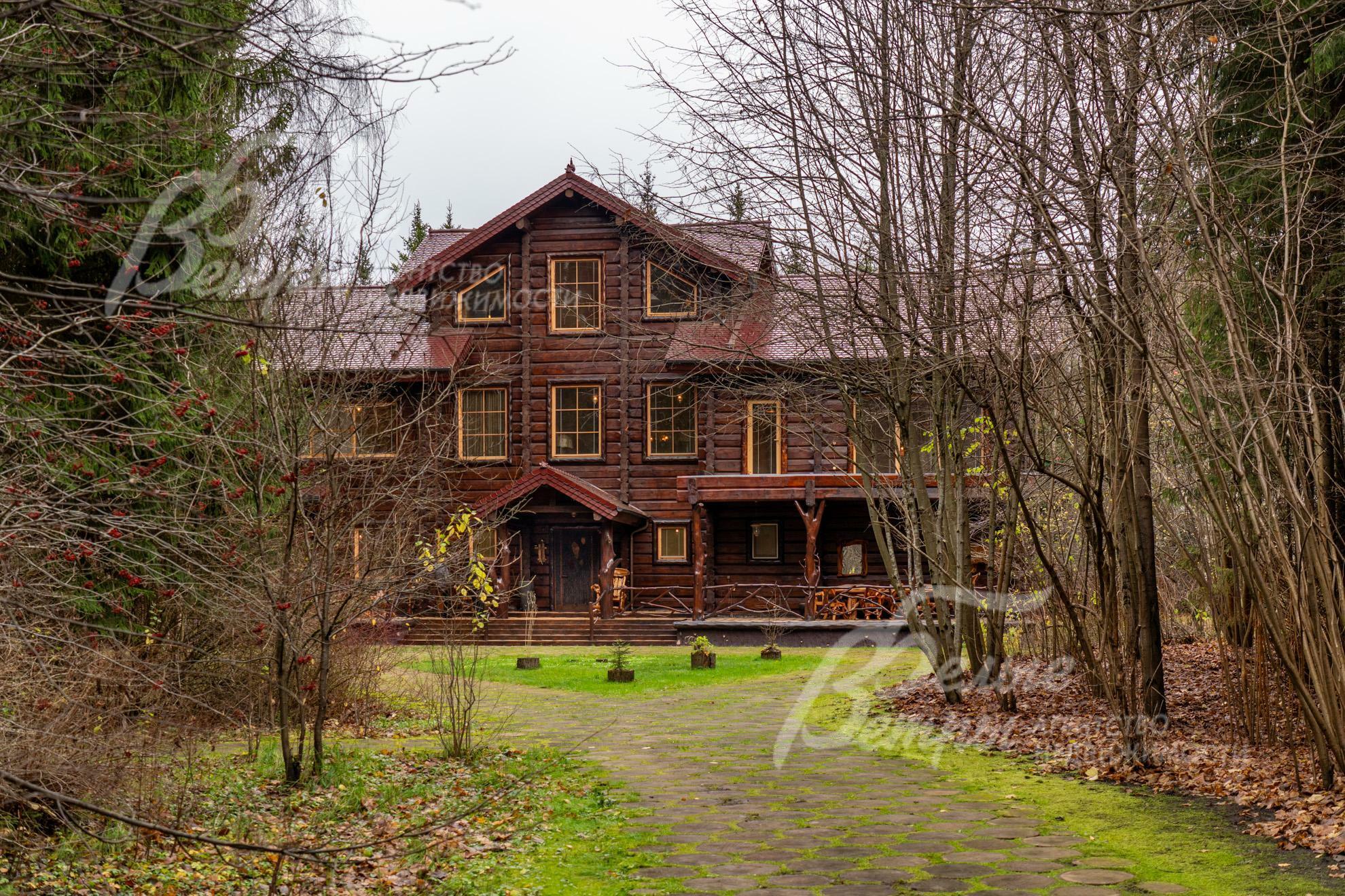 2-этажный коттедж 1 100 м² с отделкой