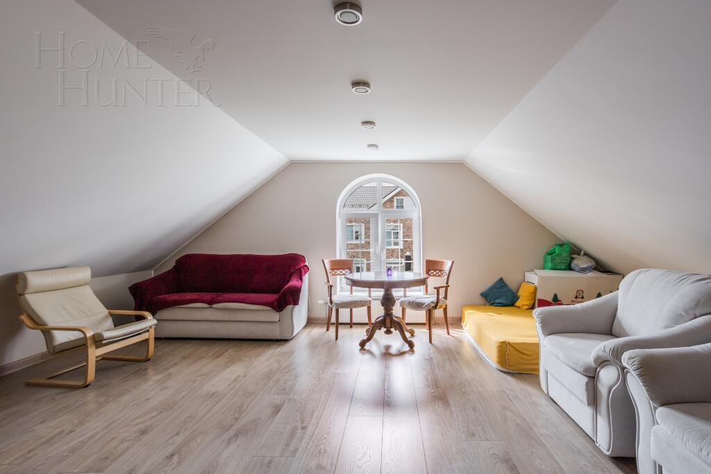 3-этажный таунхаус 286 м² с отделкой