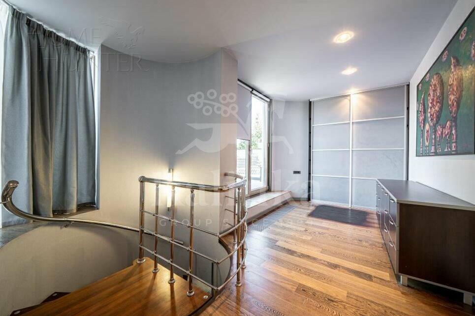 2-этажный коттедж 560 м² с отделкой