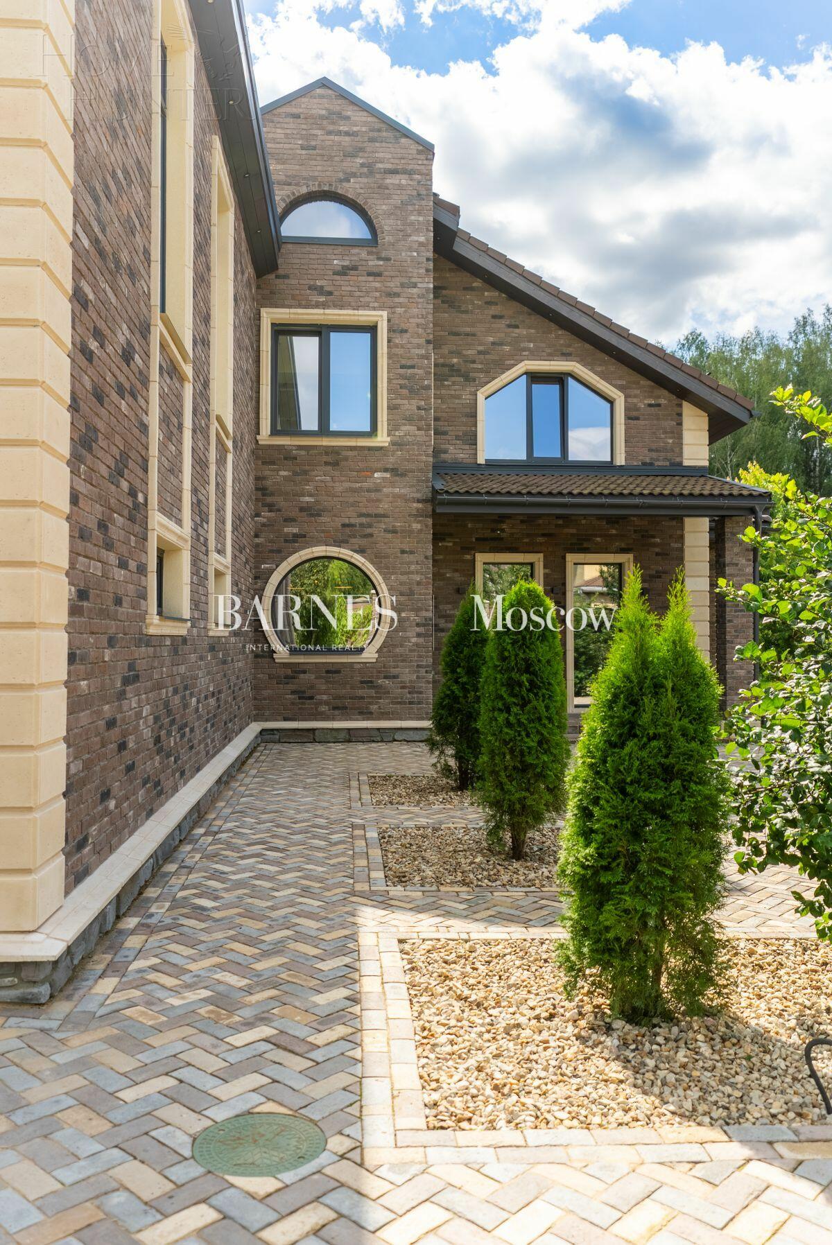 2-этажный коттедж 439 м² с отделкой