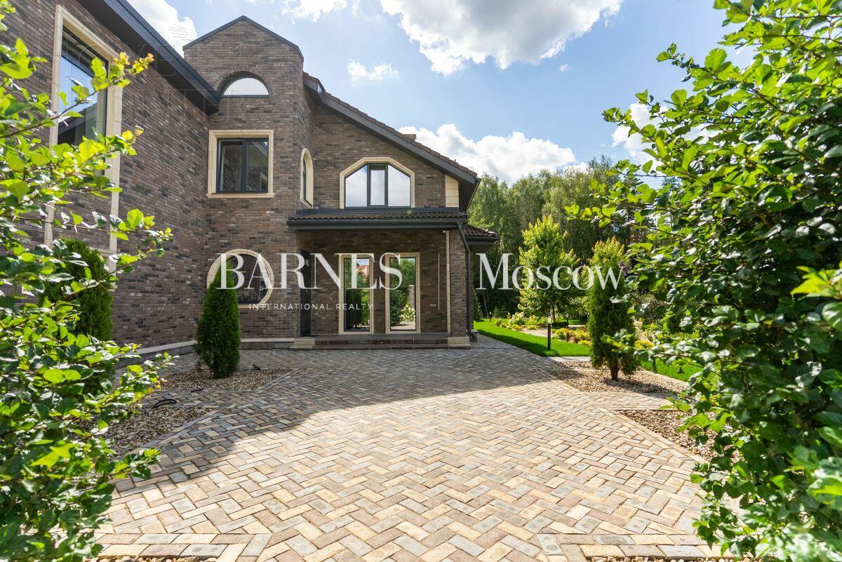 2-этажный коттедж 439 м² с отделкой