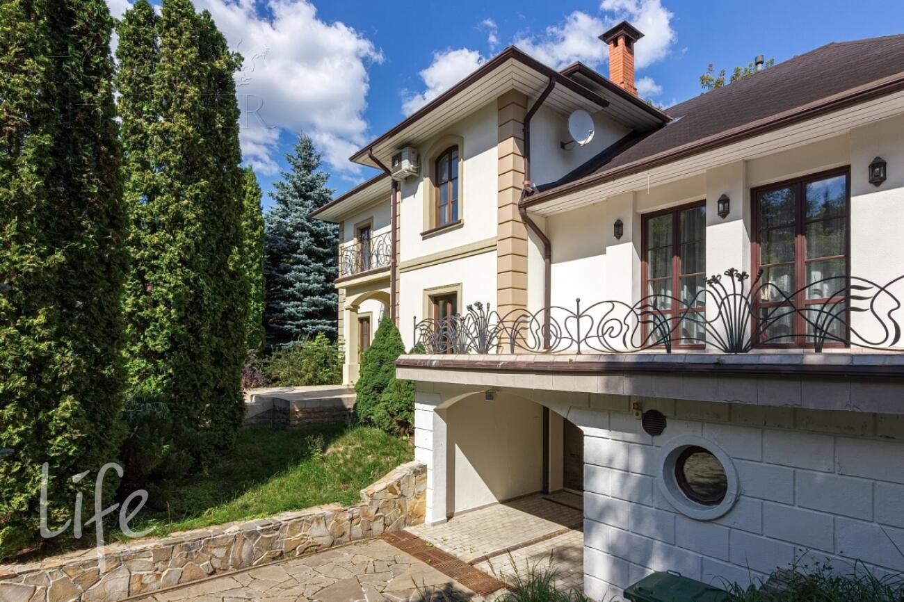 2-этажный коттедж 650 м² с отделкой