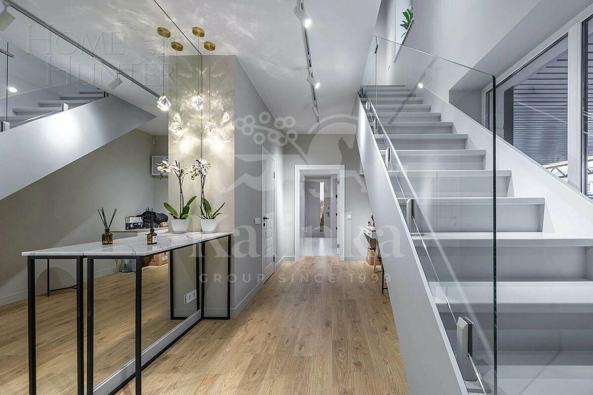 2-этажный коттедж 303 м² с отделкой