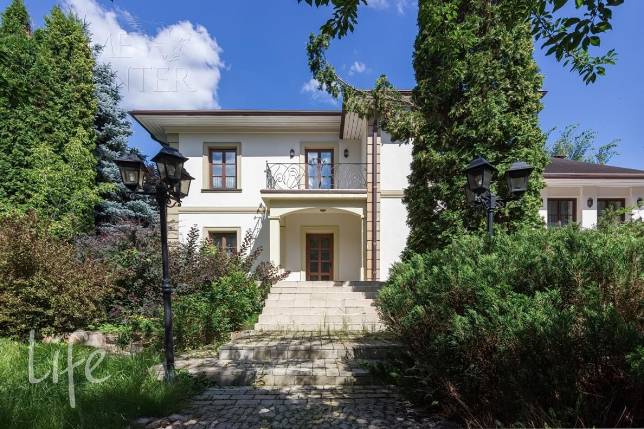 2-этажный коттедж 650 м² с отделкой