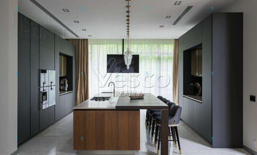 3-этажный коттедж 1 975 м² с отделкой