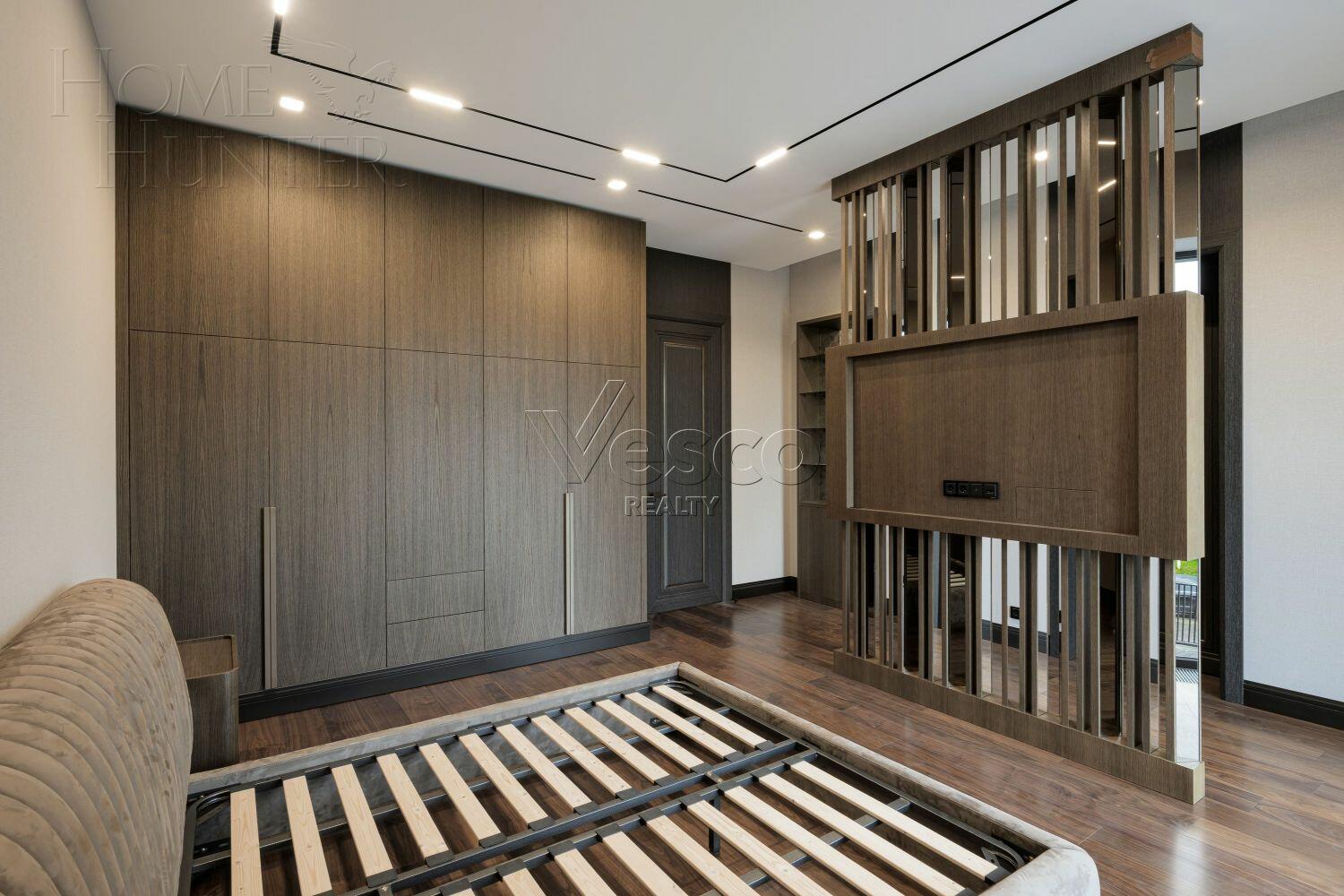 2-этажный коттедж 1 000 м² с отделкой