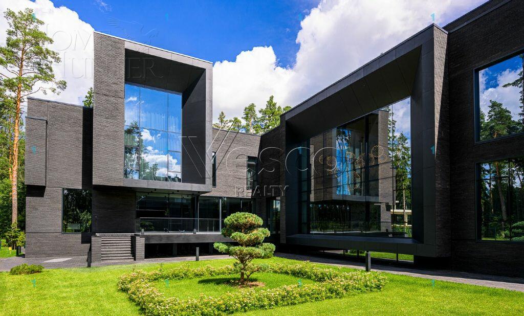 3-этажный коттедж 1 975 м² с отделкой