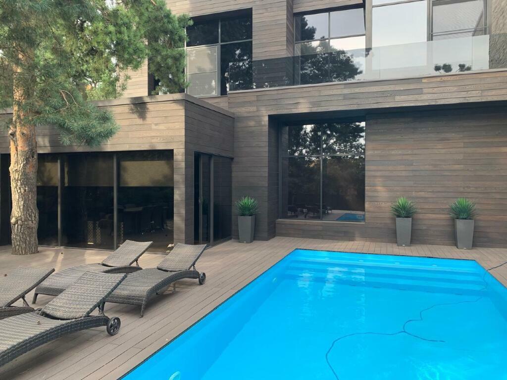 2-этажный коттедж 450 м² с отделкой