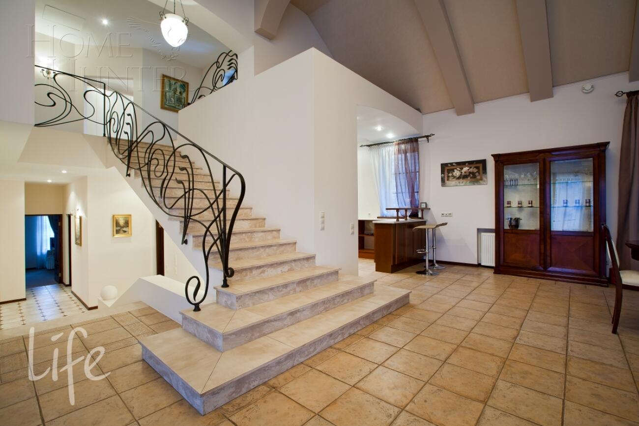 2-этажный коттедж 650 м² с отделкой