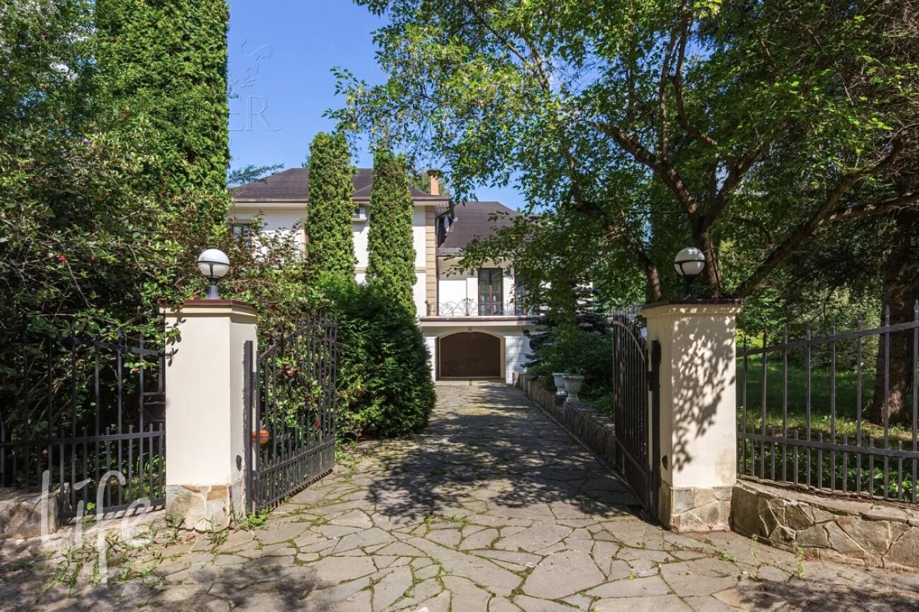 2-этажный коттедж 650 м² с отделкой