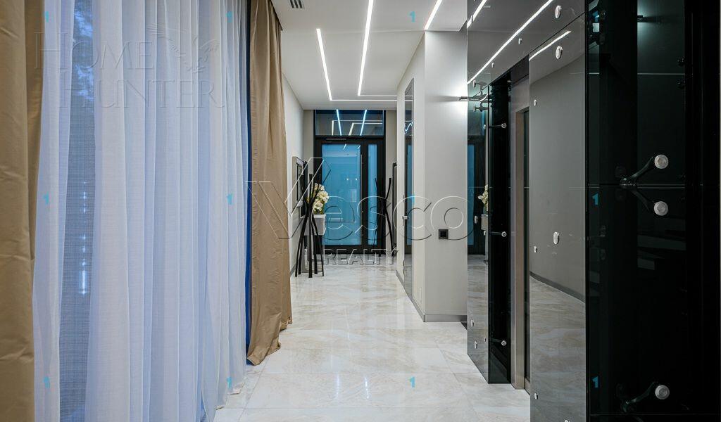 3-этажный коттедж 1 975 м² с отделкой