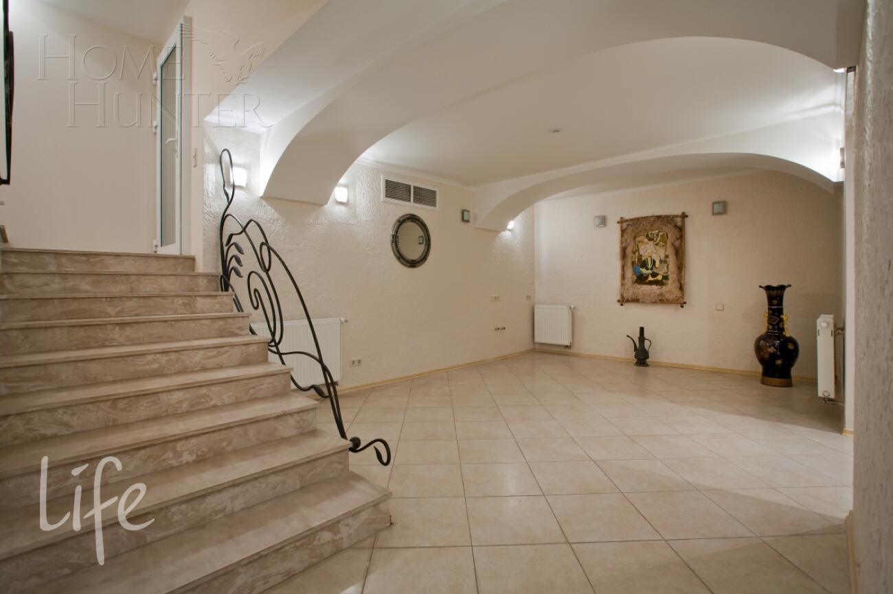 2-этажный коттедж 650 м² с отделкой