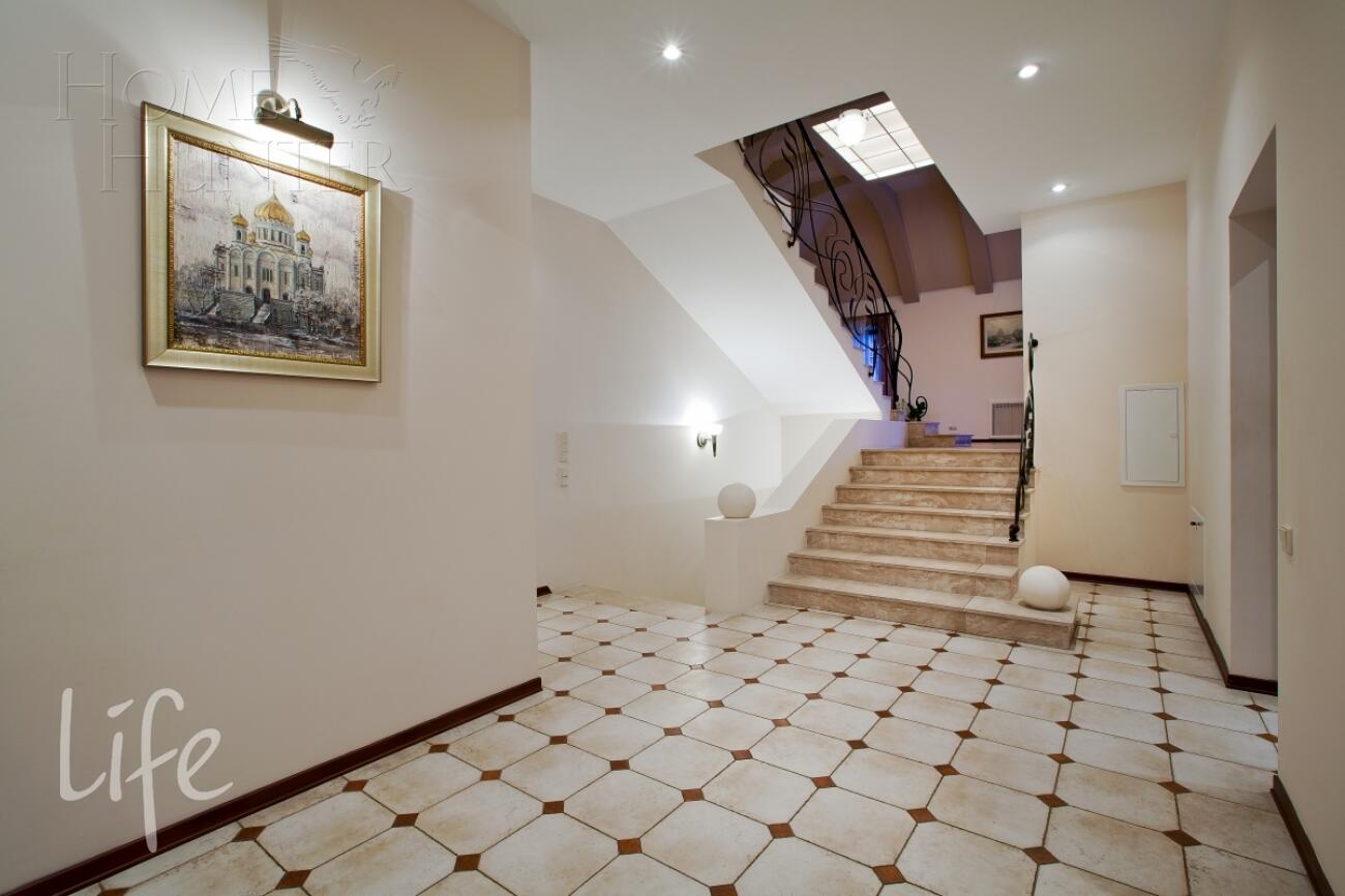 2-этажный коттедж 650 м² с отделкой