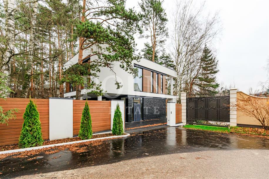 2-этажный коттедж 650 м² с отделкой