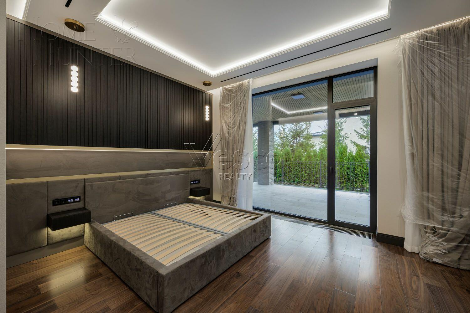 2-этажный коттедж 1 000 м² с отделкой