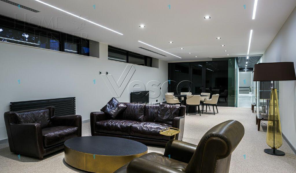 3-этажный коттедж 1 975 м² с отделкой