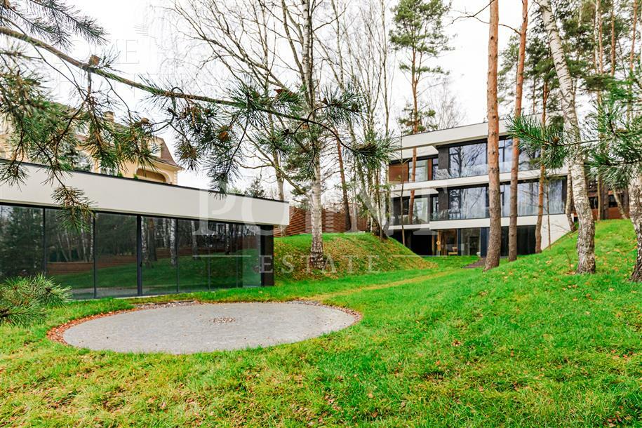 2-этажный коттедж 650 м² с отделкой