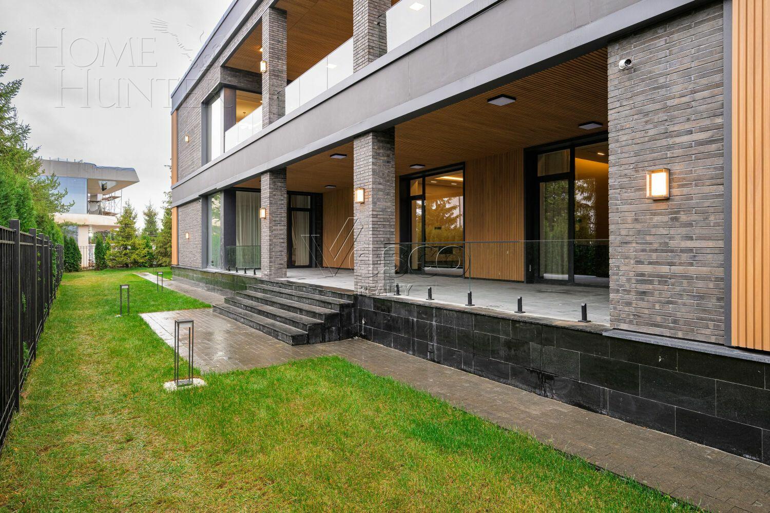 2-этажный коттедж 1 000 м² с отделкой