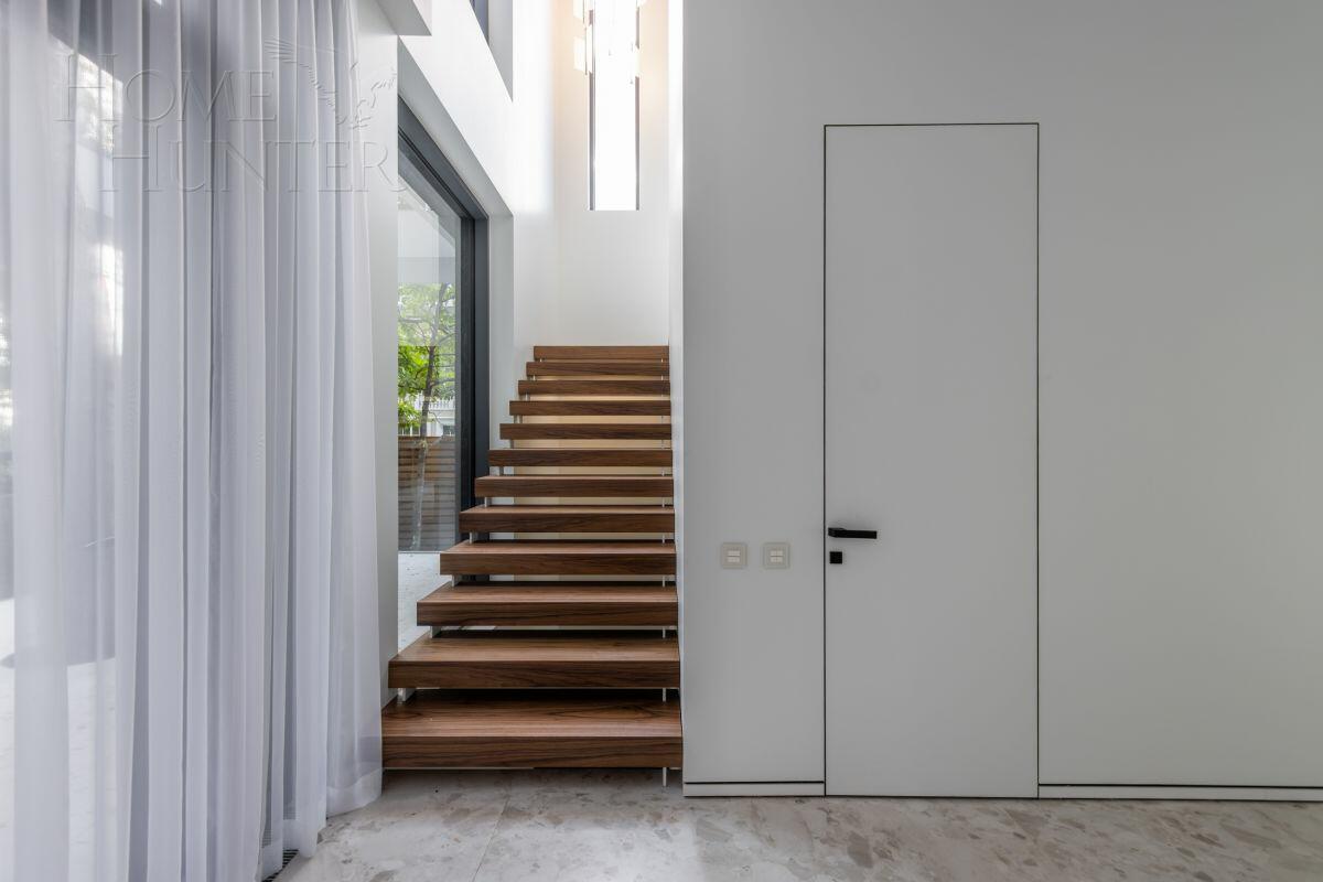 2-этажный коттедж 650 м² с отделкой