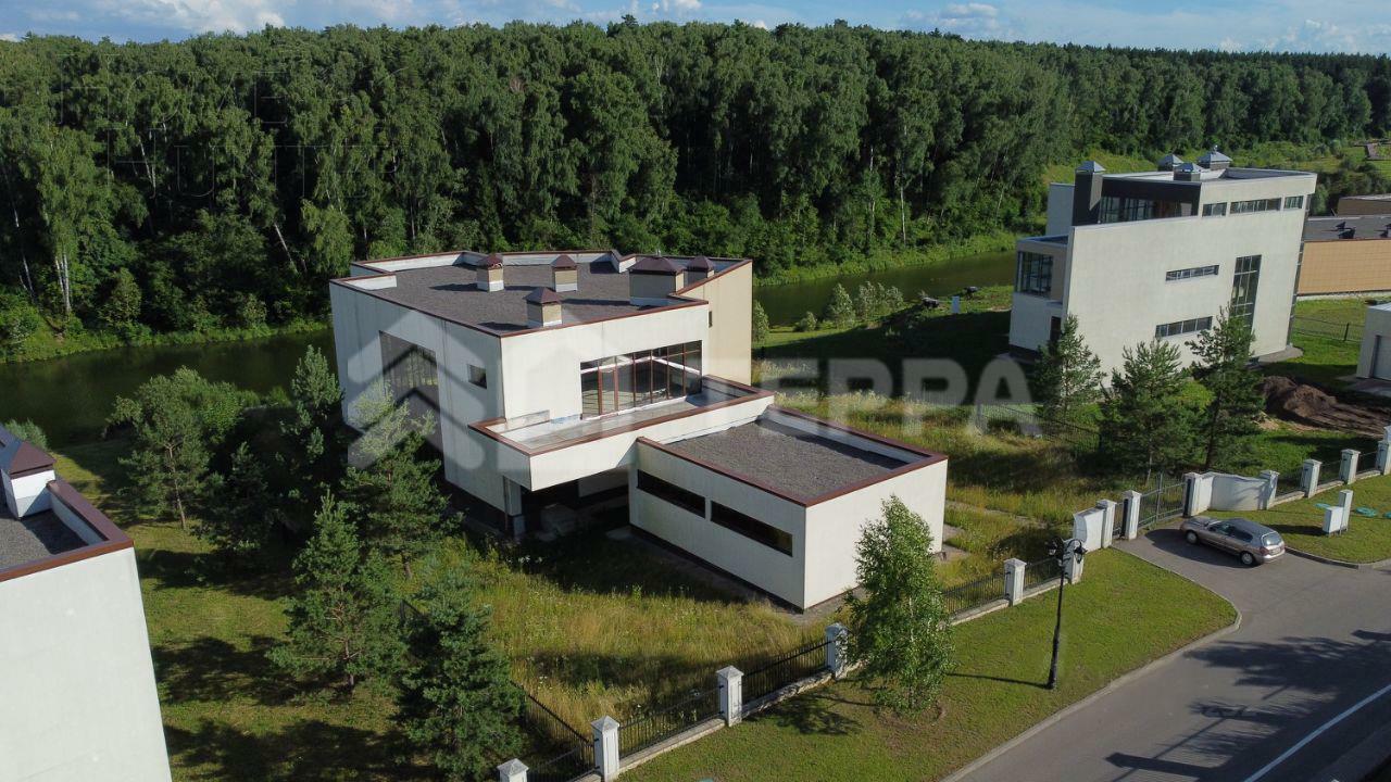 2-этажный коттедж 1 350 м² без отделки