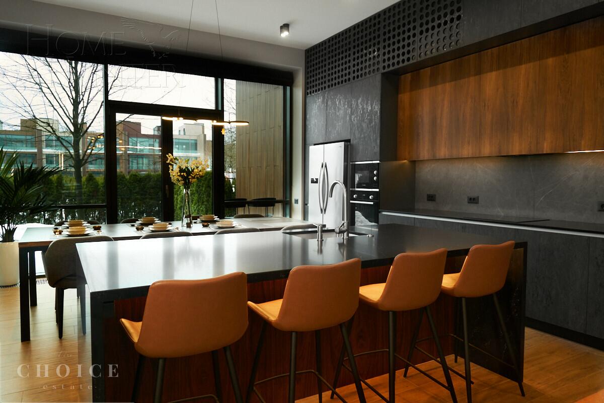 3-этажный таунхаус 238 м² с отделкой