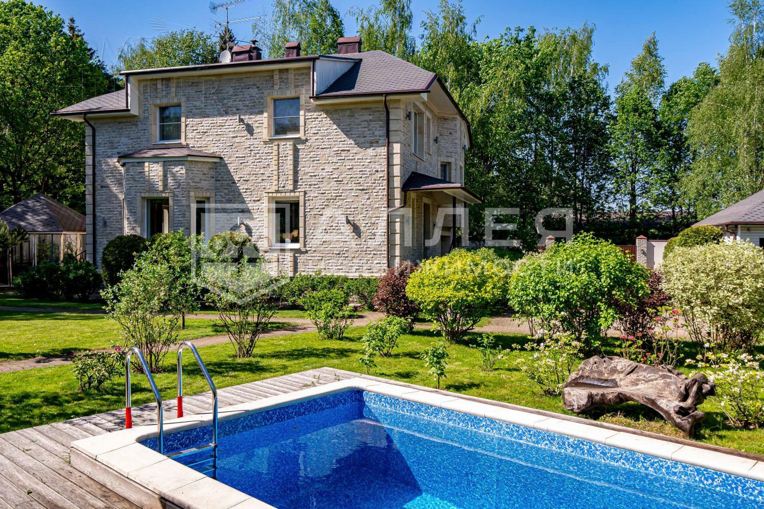 3-этажный коттедж 287 м² с отделкой