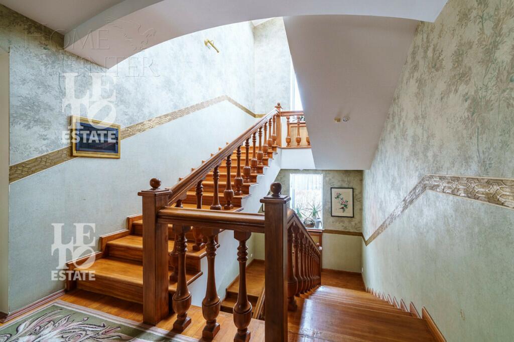 3-этажный коттедж 840 м² с отделкой