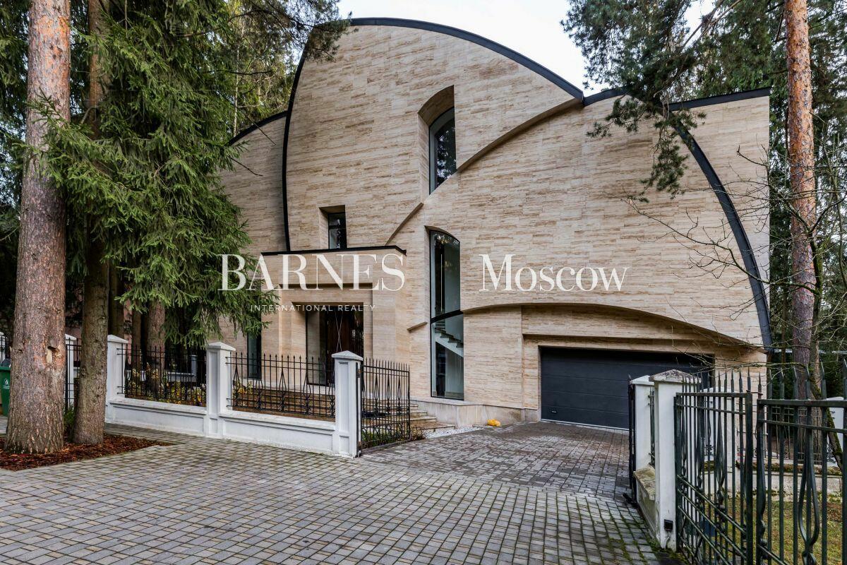 2-этажный коттедж 830 м² без отделки