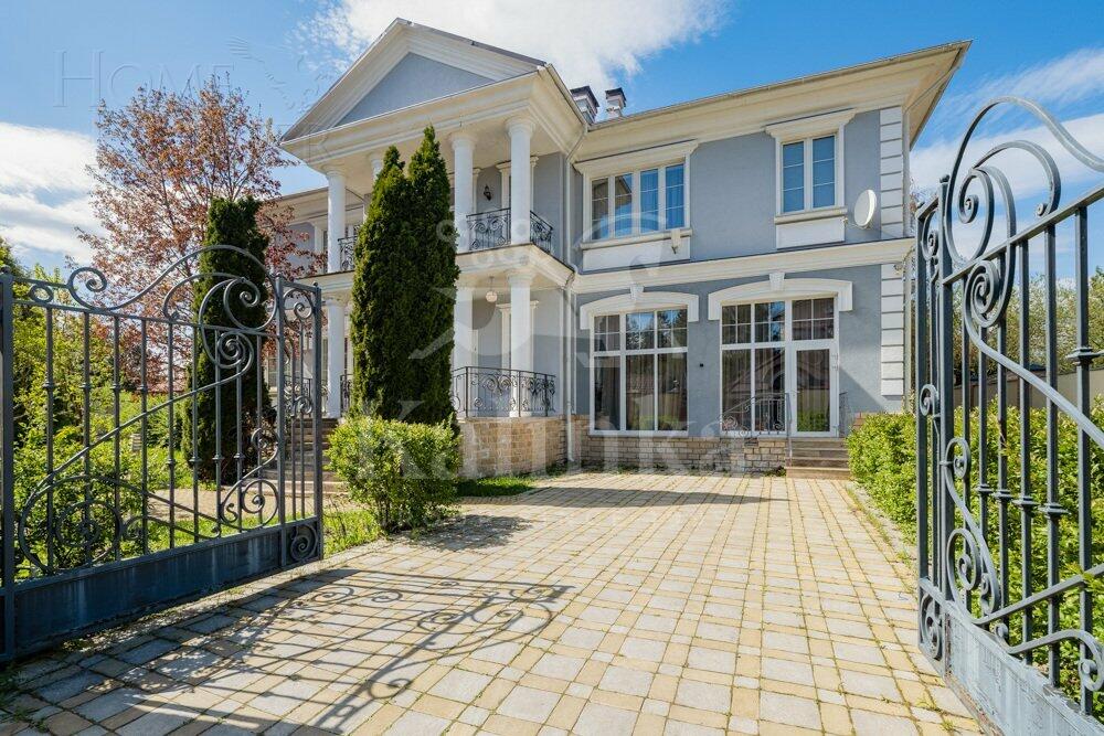 2-этажный коттедж 700 м² с отделкой