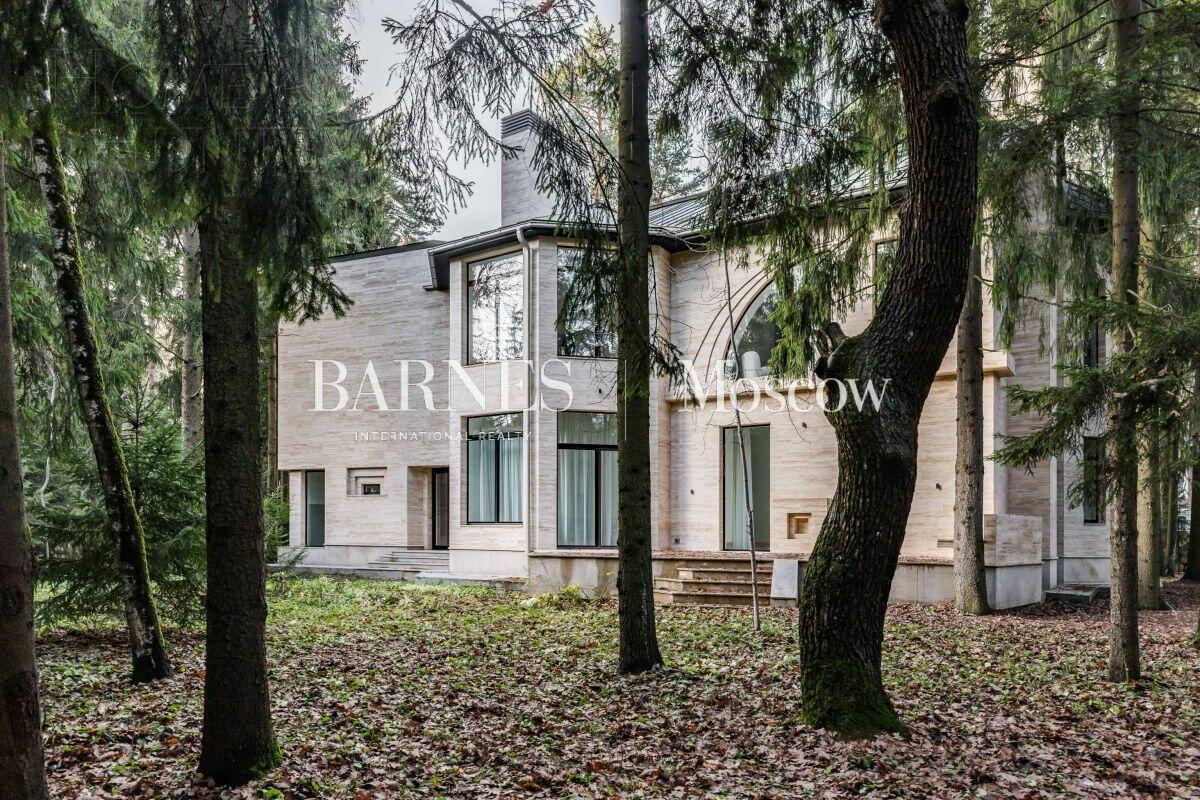 2-этажный коттедж 830 м² без отделки