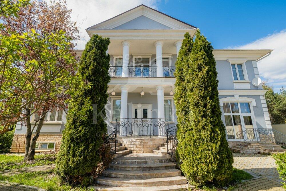 2-этажный коттедж 700 м² с отделкой