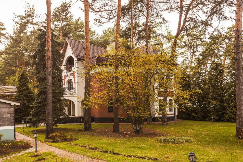 2-этажный коттедж 560 м² с отделкой