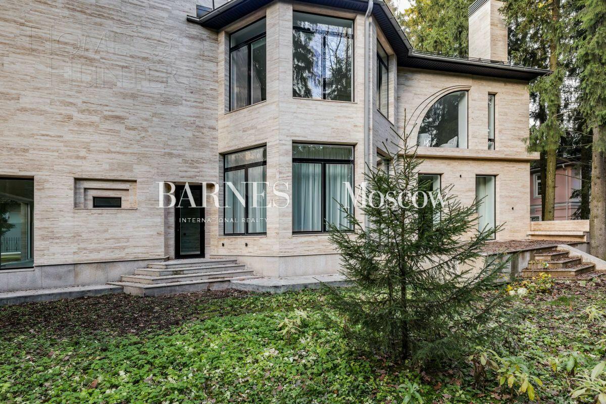 2-этажный коттедж 830 м² без отделки