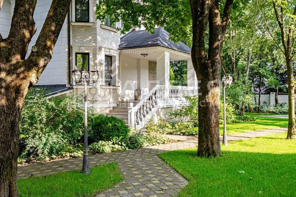 2-этажный коттедж 450 м² с отделкой