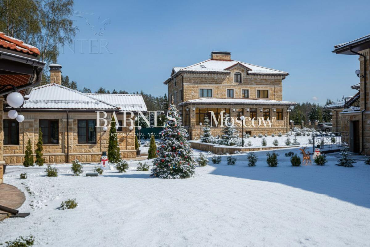 2-этажный коттедж 2 800 м² без отделки