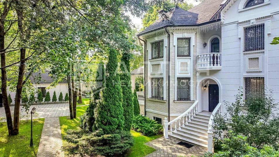 2-этажный коттедж 450 м² с отделкой