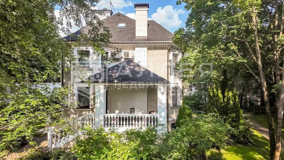 2-этажный коттедж 450 м² с отделкой