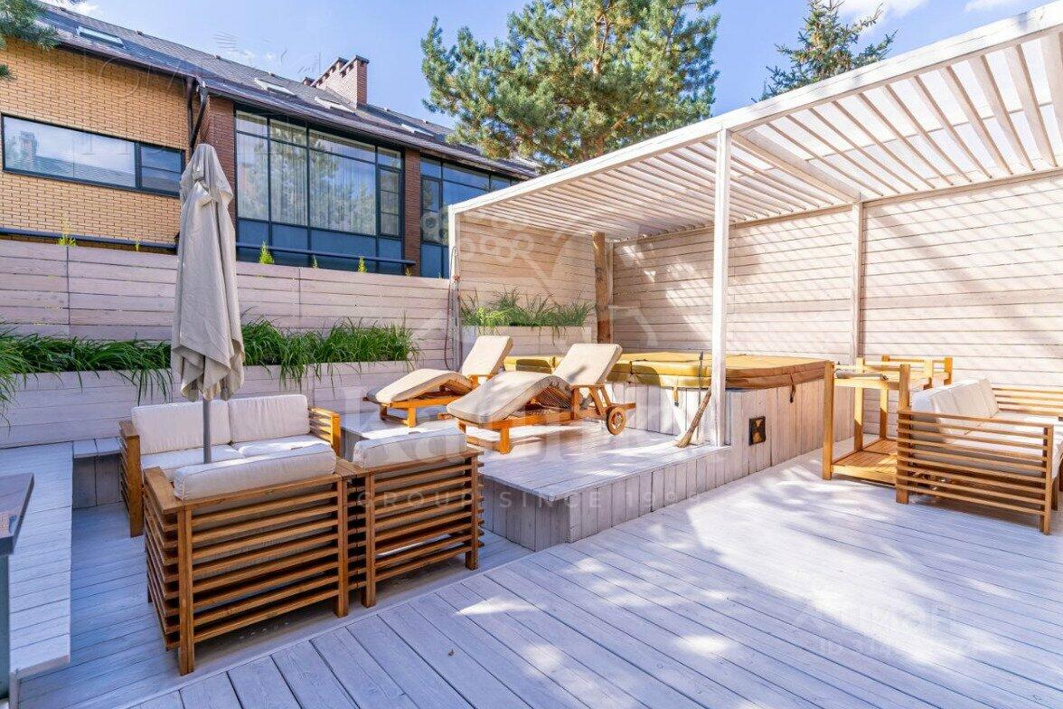 3-этажный таунхаус 350 м² с отделкой
