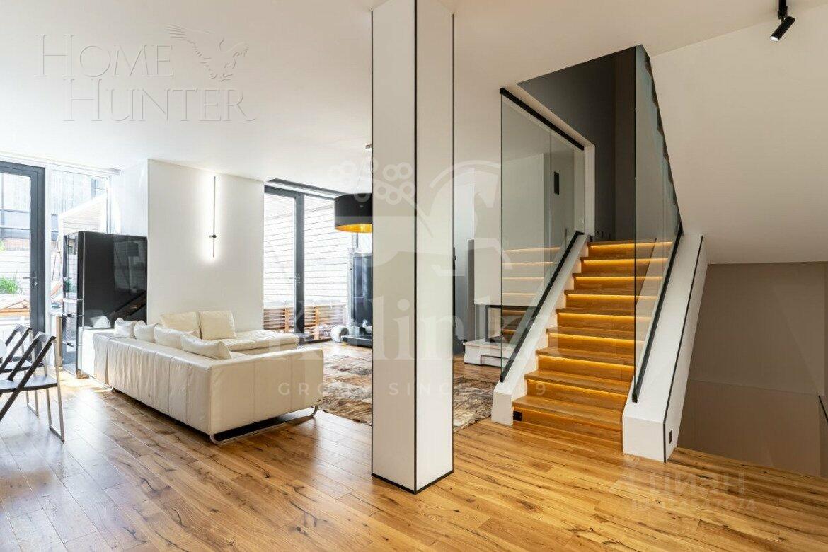 3-этажный таунхаус 350 м² с отделкой