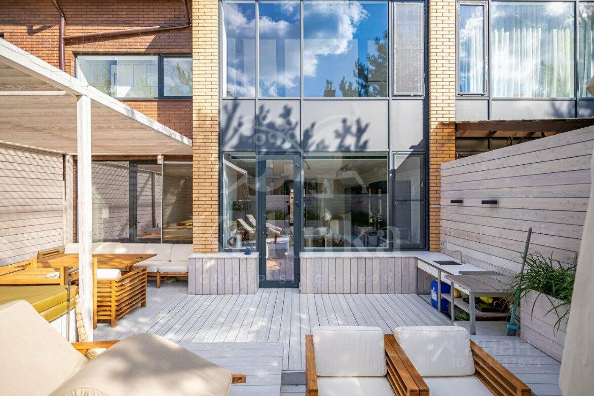 3-этажный таунхаус 350 м² с отделкой
