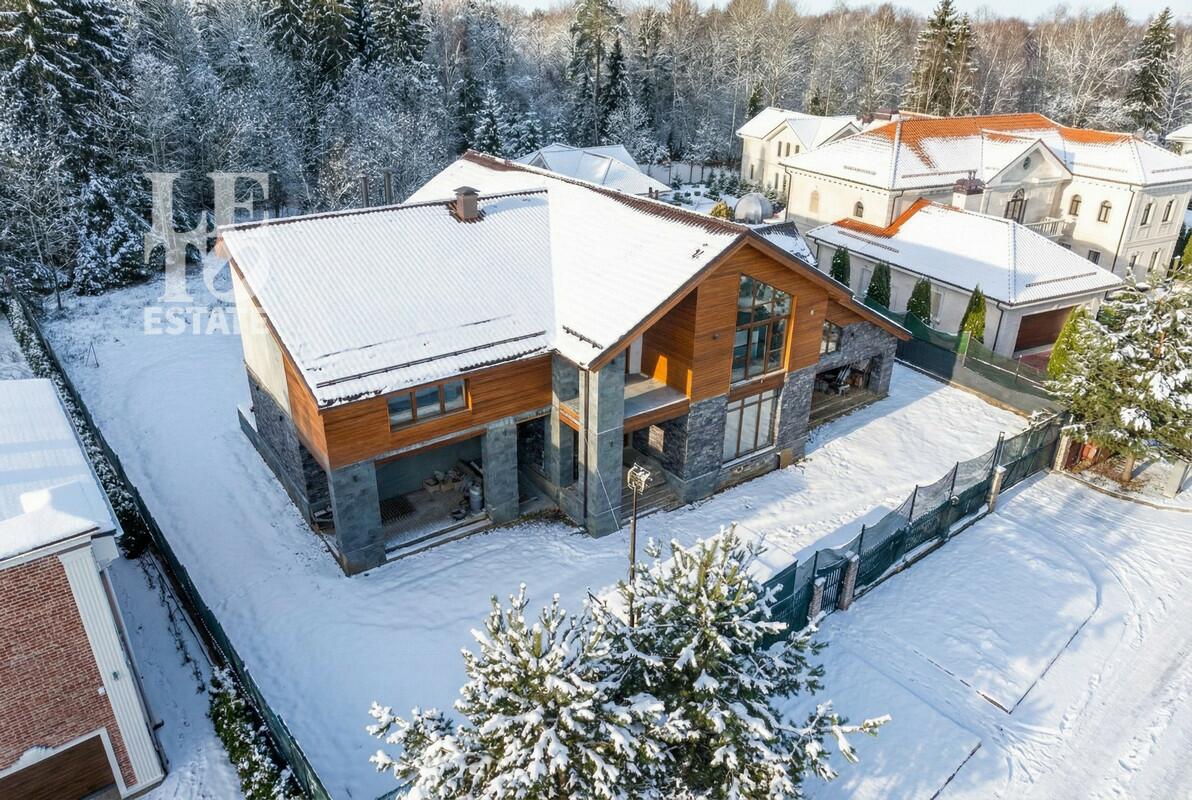 2-этажный коттедж 1 150 м² без отделки