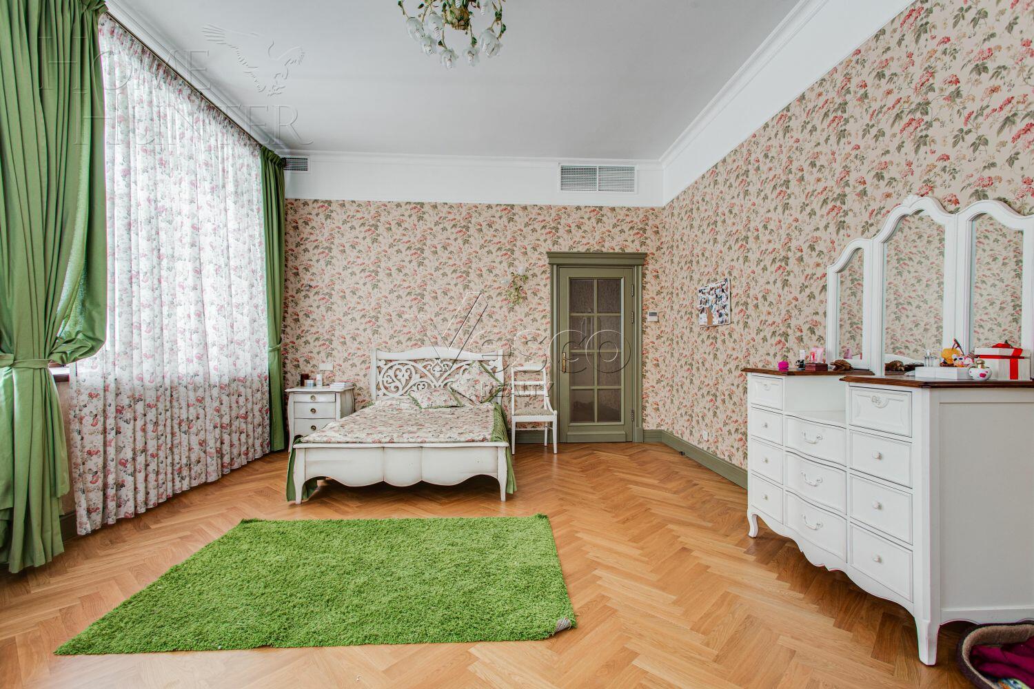 2-этажный коттедж 1 380 м² с отделкой