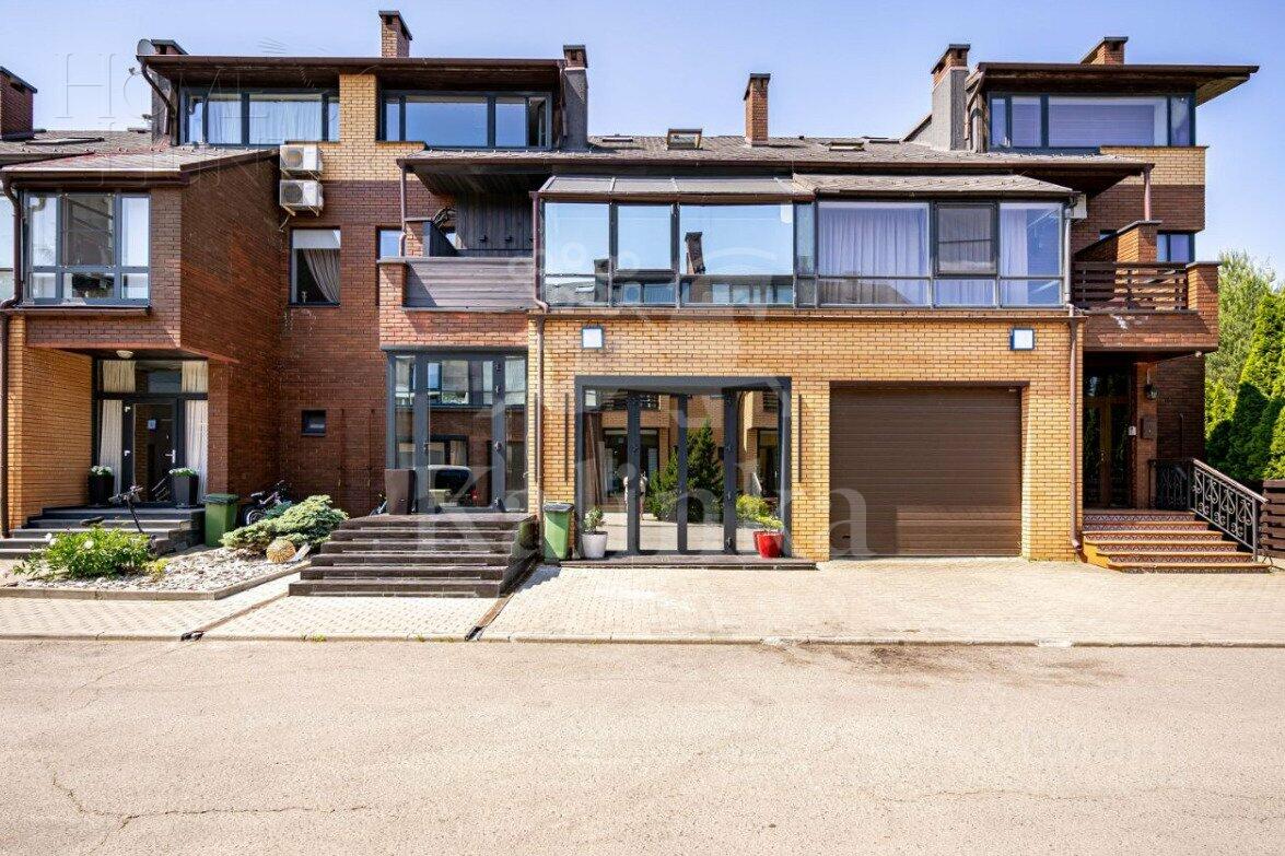 3-этажный таунхаус 350 м² с отделкой