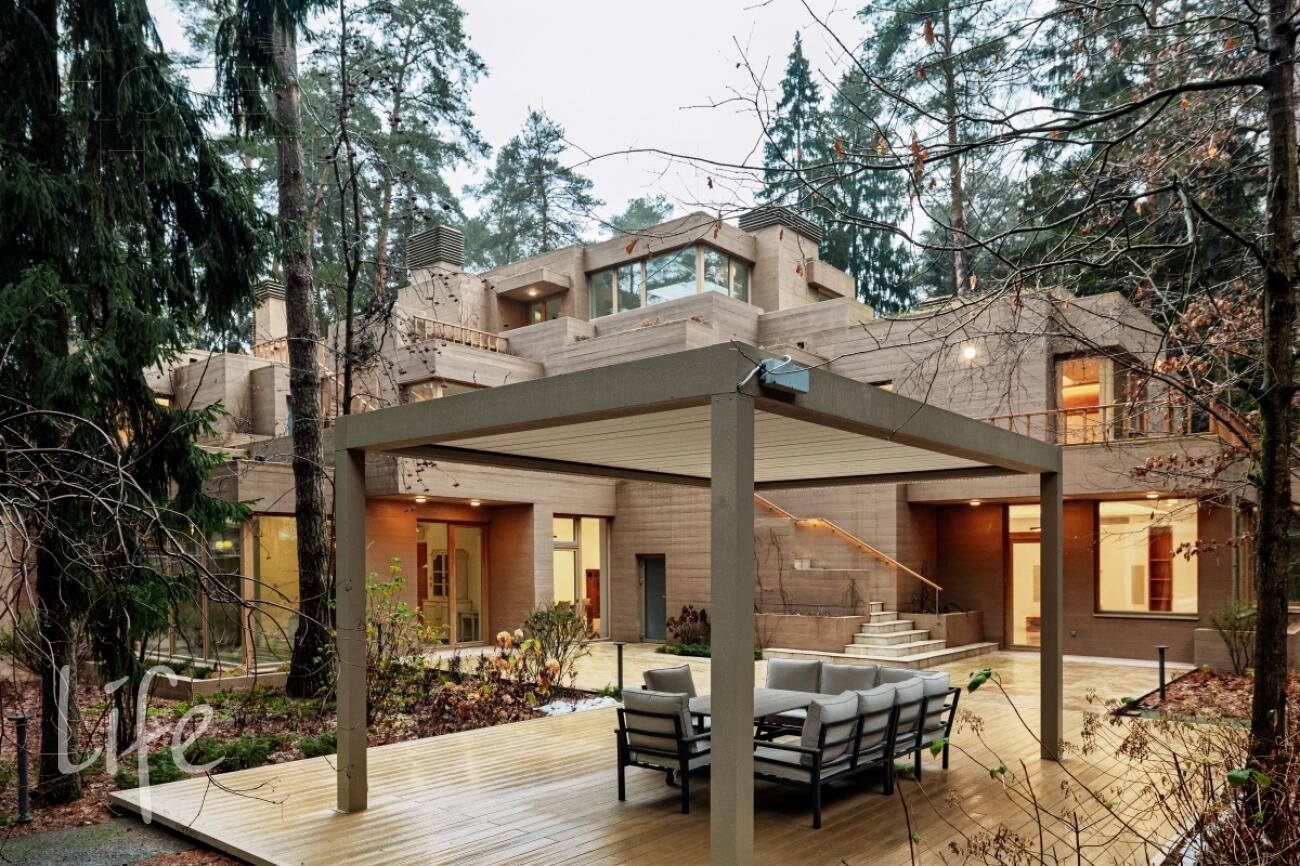 2-этажный коттедж 1 330 м² с отделкой