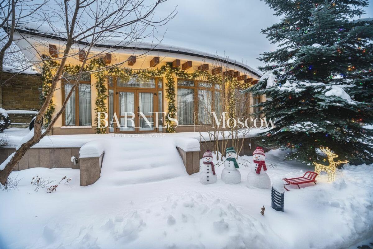 2-этажный коттедж 1 000 м² с отделкой