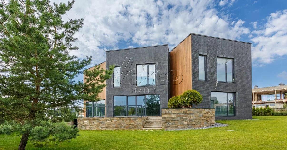 2-этажный коттедж 970 м² без отделки