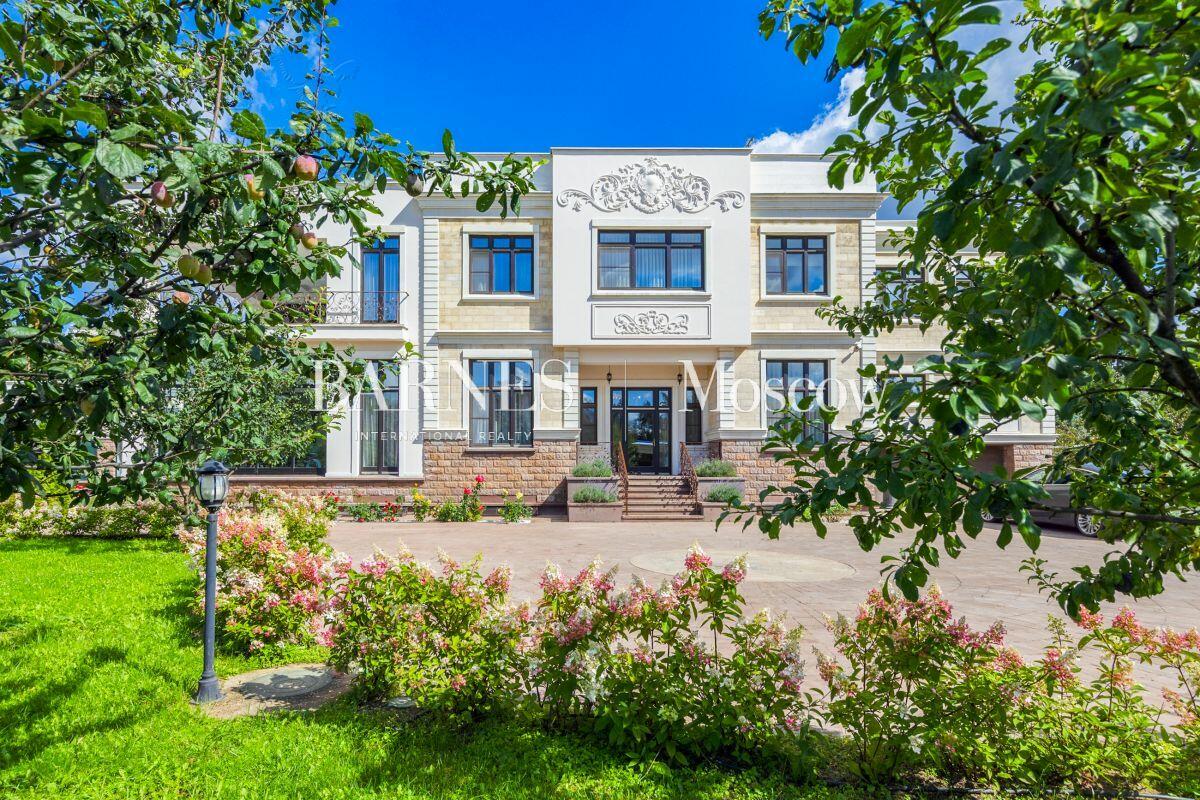 2-этажный коттедж 1 667 м² с отделкой