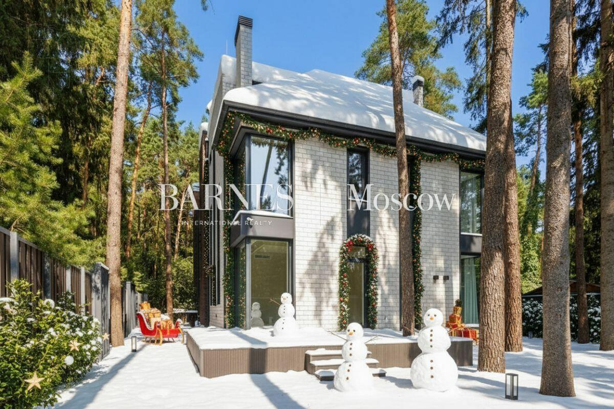 3-этажный коттедж 380 м² с отделкой