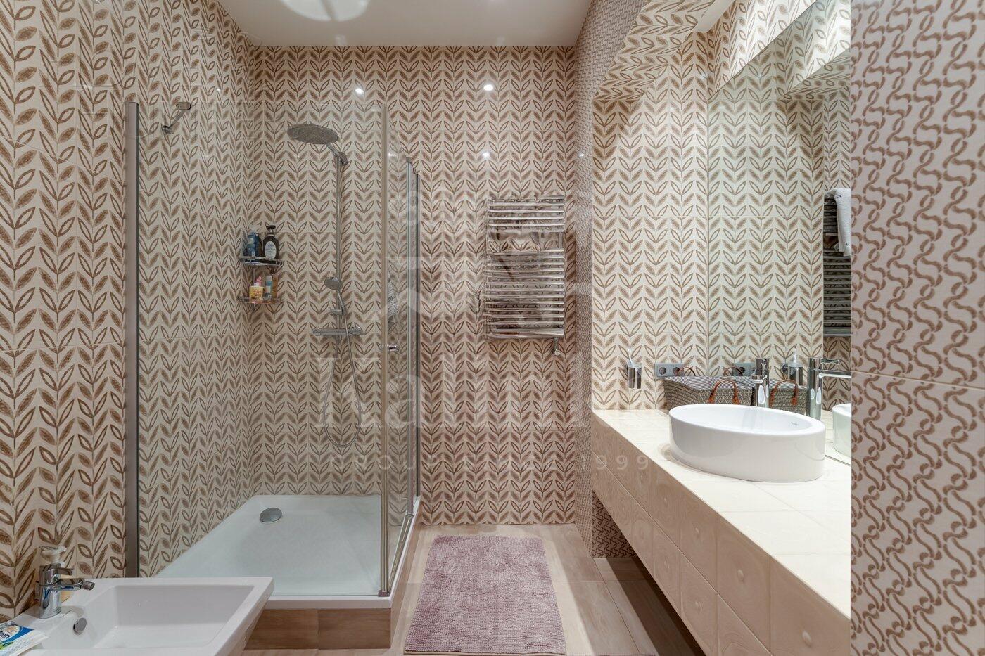 2-этажный коттедж 640 м² с отделкой